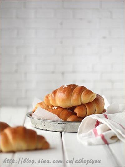 Japanese empty-hearted salt bread for bread girls