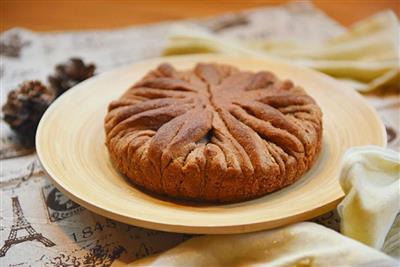 Chestnut cocoa snowflake bread