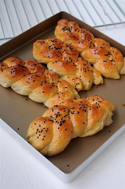 Milk and sesame bread