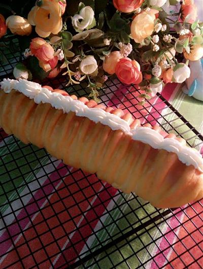 Caterpillar bread