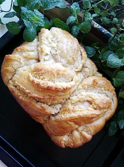 Red sugar coconut bread