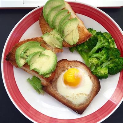 Eggs, toasted bread, and beef