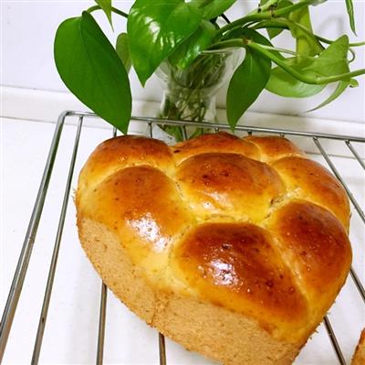 Flower bread - a delicacy of the harvest season