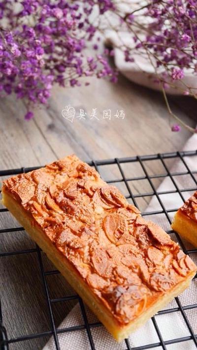 Caramelized almond noodle cake