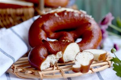 Alkaline water knot bread