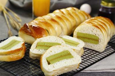 The practice of mixing tea cakes with bread