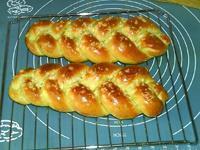 Mango ice cream and braided bread