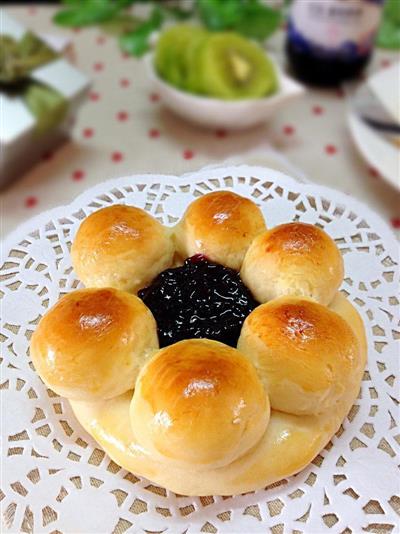 Flower jam bread