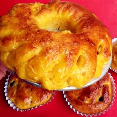 Pumpkin and braid toast