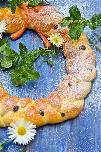 Christmas bread rings