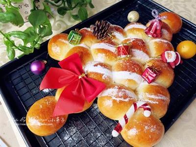 Christmas tree bread