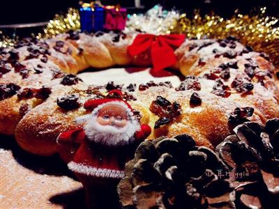 Whole wheat Christmas bread