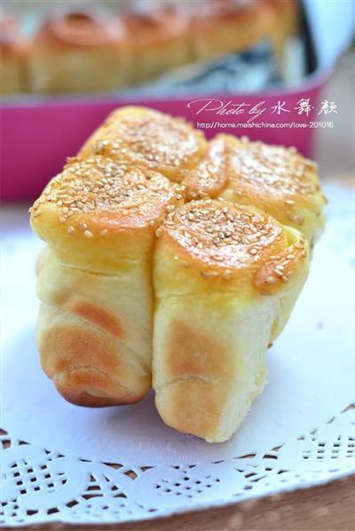 Honey-based crispy bread