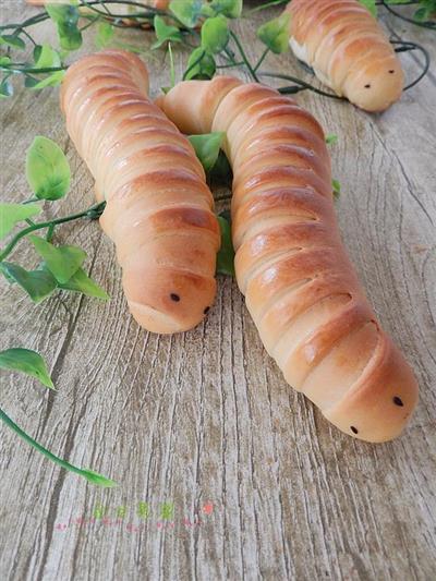 Soya caterpillar bread