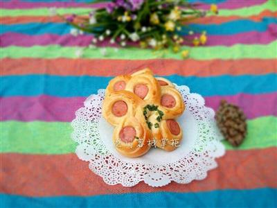 Ringed flower bread