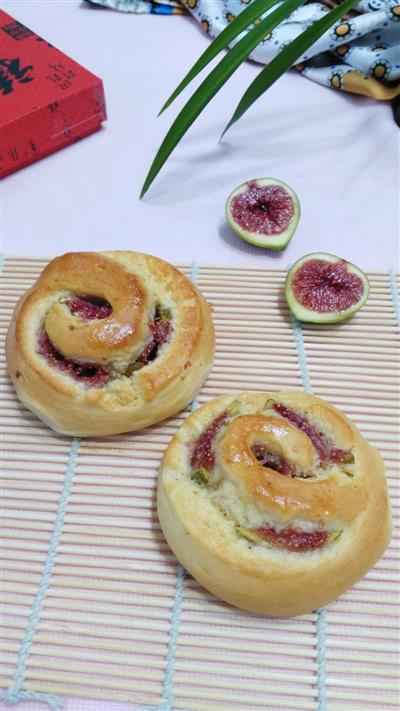 Rollos de pan de higuera frescos