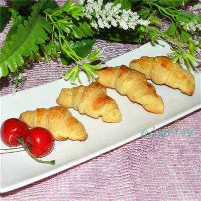 Cow horn bread