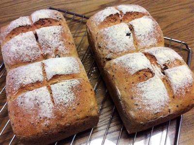 Blueberry and cranberry flaxseed bread