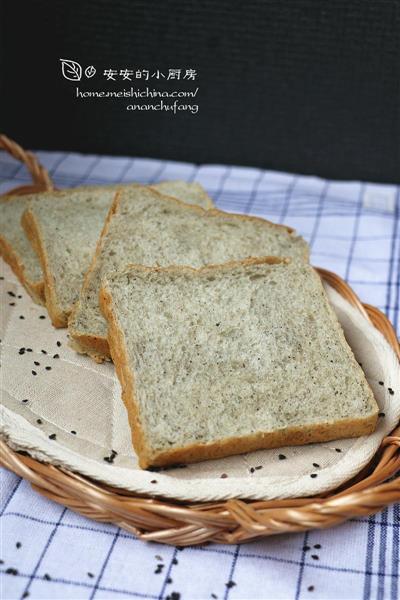 Black sesame toast