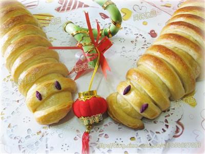 Caterpillar bread