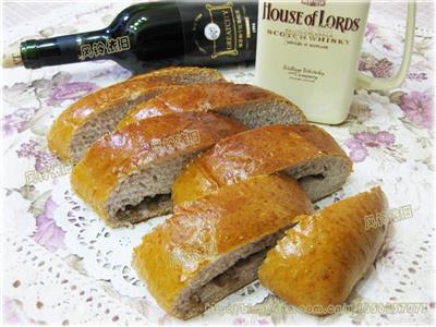 Red wine dry bread