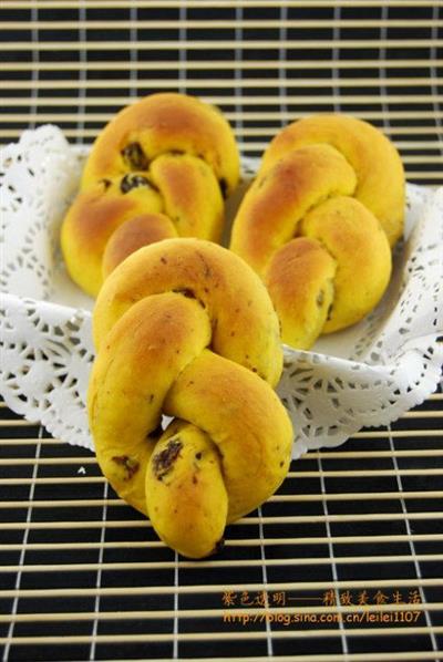 Golden dried pumpkin bread