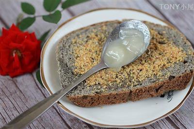 Black sesame bread