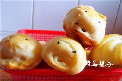 Caterpillar bread