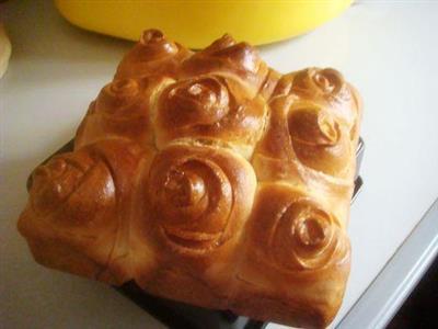 Rose bread