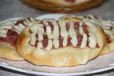 Bacon salad bread