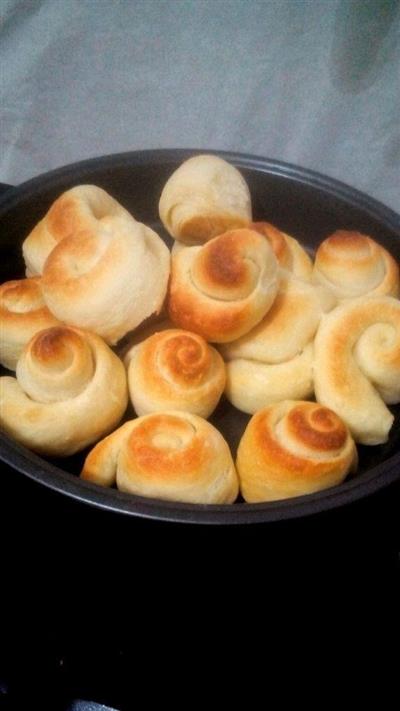 Small bread with lemon honey