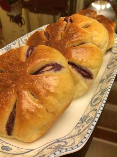 Purple flower bread