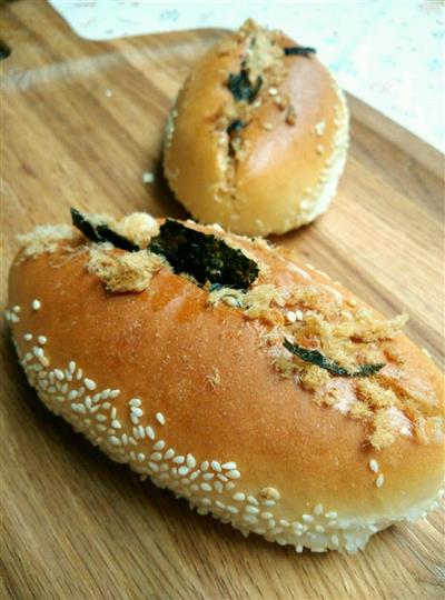 Sesame-based bread with seaweed meat