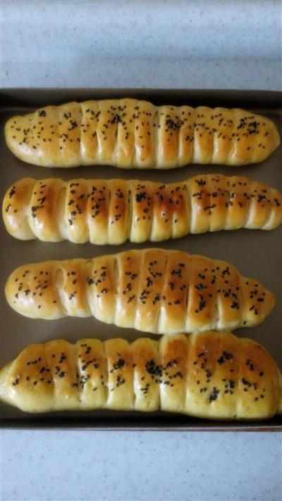 Caterpillar bread