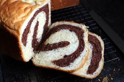 Toast de frijoles de chocolate negro blanco