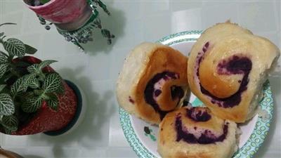 Purple bread rolls