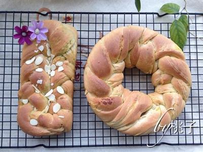 Nutritious and delicious mashed potatoes and hand-picked bread