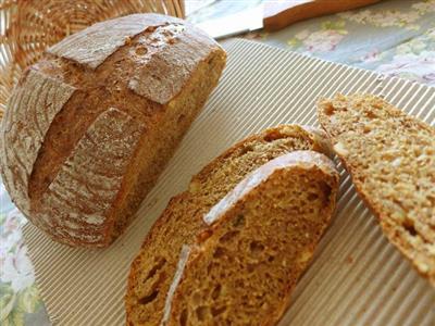 Red sugar walnut village bread