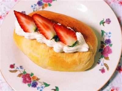 Strawberry cloud bread