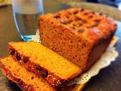 Bloodsucking obsession - beet root carrot and raisin toast bread