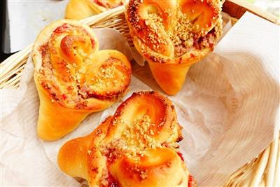 Heart-shaped strawberry paste bread