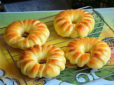 Honey peach bread ring