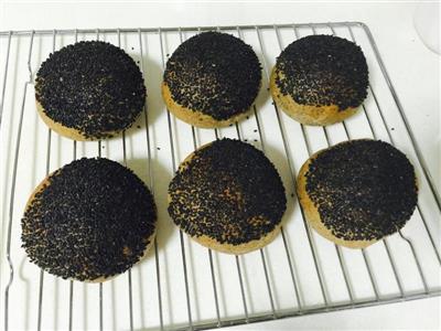 Black sesame flour bread