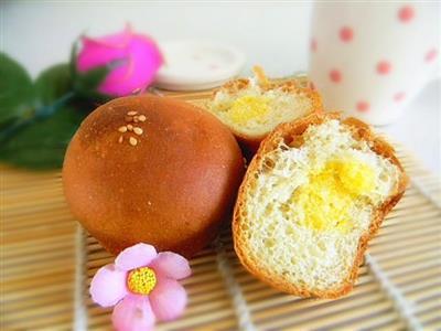 A small meal pack of coconut egg yolk