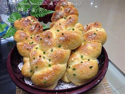 Onion and cheese bread