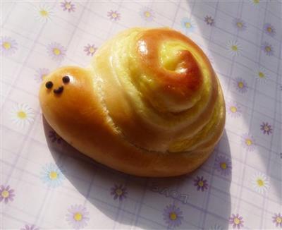 Snail custard bread