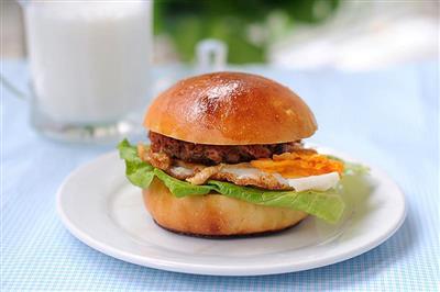 Egg and pie hamburgers