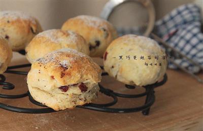 Chocolate with cranberries