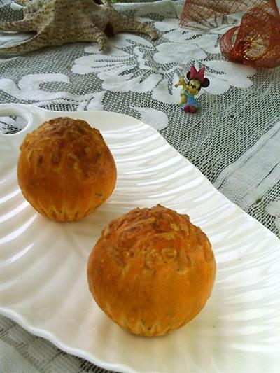 Tomato and parsley bread