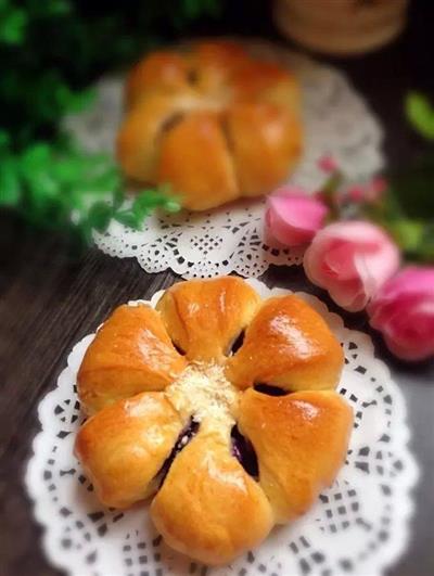 Purple potato flower bread